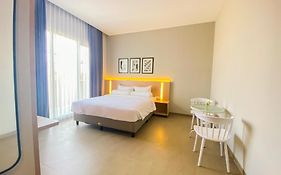 Front One King Hotel Tuban